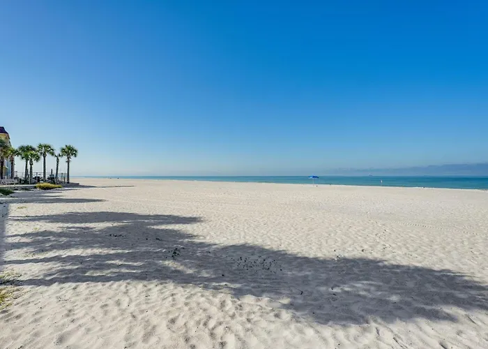 Holiday home Beachfront! Indian Rocks W/ Balcony