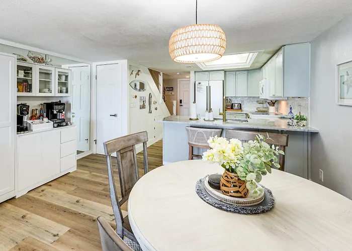 Beachfront! Indian Rocks W/ Balcony Holiday home Clearwater Beach
