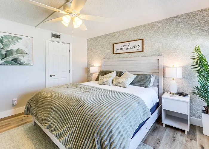 Beachfront! Indian Rocks W/ Balcony Holiday home Clearwater Beach