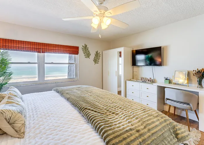 Beachfront! Indian Rocks W/ Balcony Holiday home